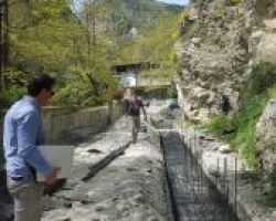 ΑΝΑΠΛΑΣΗ ΣΤΗΝ ΠΑΡΑΠΟΤΑΜΙΑ ΟΧΘΗ ΤΩΝ ΛΟΥΤΡΩΝ