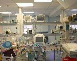 Στην εντατική 3χρονο αγοράκι που έπεσε από μπαλκόνι 5 μέτρων