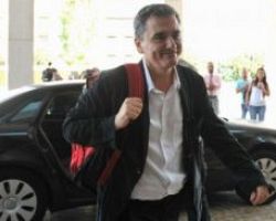 Τσακαλώτος για exit poll: Οι δημοσκοπήσεις είναι σαν τα λουκάνικα
