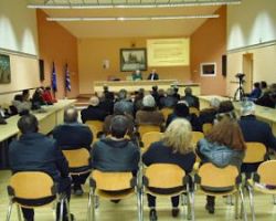 ΣΥΓΚΙΝΗΣΕ ΤΟ ΚΟΙΝΟ Η ΕΚΔΗΛΩΣΗ ΤΟΥ ΑΝΟΙΚΤΟΥ ΛΑΪΚΟΥ ΠΑΝΕΠΙΣΤΗΜΙΟΥ ΓΙΑΝΝΙΤΣΩΝ ΓΙΑ ΤΗΝ ΟΔΥΣΣΕΙΑ ΤΩΝ ΕΛΛΗΝΩΝ ΜΕΤΑΝΑΣΤΩΝ ΣΤΗΝ ΑΜΕΡΙΚΗ