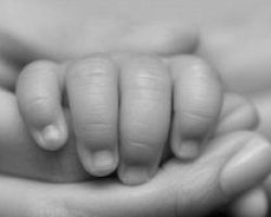 Σοκάρει ο αστυνομικός που βρήκε το βρέφος στο μπαλκόνι: Ήταν κόκκινο από το κλάμα -Δεν υπήρχε ρεύμα, θλιβερή κατάσταση
