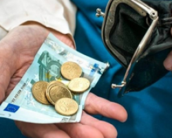 Μείον 10-18 τοις εκατό στις συντάξεις μέσω κατάργησης οικογενειακών επιδομάτων