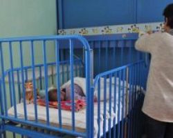 Η ίδια τους η μάνα παράτησε στο δρόμο τα τρία κοριτσάκια στην Πάτρα!