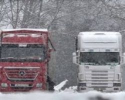 Απαγορεύσεις κυκλοφορίας οχημάτων άνω των 3,5 τόνων  λόγω χιονόπτωσης – παγετού σε οδικά σημεία στις Σέρρες