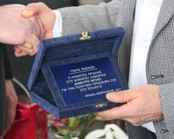 Απονομή τιμητικής πλακέτας προς τον Δήμαρχο Αλμωπίας κ. Δημήτρη Μπίνο