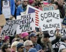 Επιστήμονες διαδηλώνουν κατά του Τραμπ [εικόνες]