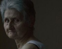 Vogue: 74χρονη από την Πέλλα πόζαρε για χάρη του εγγονού της και έγινε viral