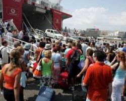 ΕΛΣΤΑΤ: Μειωμένη κατά 46,8% η κίνηση επιβατών στα λιμάνια το α’ τρίμηνο