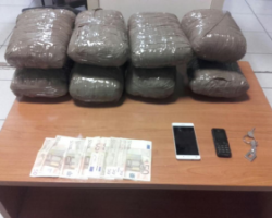 Συνελήφθη 38χρονος στην Κατερίνη για διακίνηση σημαντικής ποσότητας κάνναβης. Κατασχέθηκαν πάνω από 8 κιλά κάνναβης