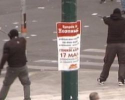 Επεισόδια και χημικά έξω από τη Βουλή