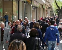 Τι αλλάζει για Κυριακές, ΔΕΗ, επιδόματα, φάρμακα και εργασιακά