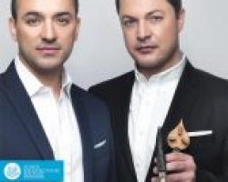 Ο Κωνσταντίνος και Ματθαίος Τσαχουρίδης στο Δημοτικό θέατρο Νάουσας