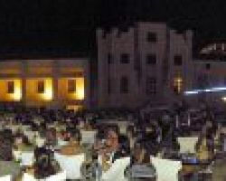 Μικρή σκηνή – Μεγάλες μουσικές στιγμές στη βεράντα της Μονής Λαζαριστών