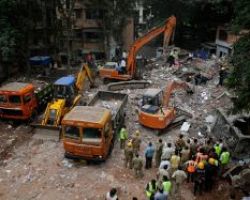 Δεκαεπτά νεκροί στα συντρίμμια κτιρίου στην Ινδία