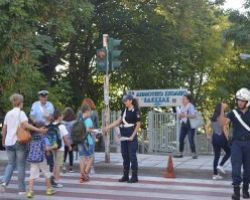 Ενημερωτικά φυλλάδια διένειμαν τροχονόμοι σε σχολεία στην Κεντρική Μακεδονία