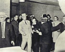 Στο… σφυρί χειρόγραφο του ανθρώπου που σκότωσε τον δολοφόνο του Κένεντι
