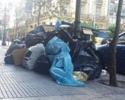 Σε μαύρα χάλια κεντρικός δρόμος της Θεσσαλονίκης