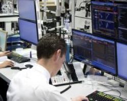 Οι τράπεζες μειώνουν εργαζομένους και καταστήματα
