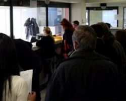 Πώς φόροι και κατασχέσεις εξοντώνουν τη μεσαία τάξη
