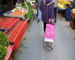 Οικονομική ενίσχυση των απροστάτευτων παιδιών με κουπόνια για τις λαϊκές αγορές