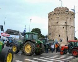 Κεντρική Μακεδονία: «Ζεσταίνουν» τα τρακτέρ τους οι αγρότες