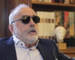 Δημοσιεύματα για εμπλοκή Κουρουμπλή στην υπόθεση Novartis – Τι απαντά ο ίδιος