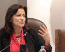 Θ. Φωτίου: Δεν επεκτείνεται στην υιοθεσία η αναδοχή από ομόφυλα ζευγάρια