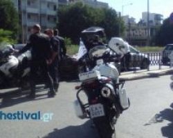 Βανάκι με παράτυπους μετανάστες εμβόλισε όχημα της ΕΛ.ΑΣ. έξω από τη Θεσσαλονίκη