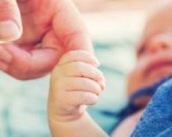 Πώς θα δίνεται το επίδομα 2000 ευρώ για τη γέννηση κάθε παιδιού