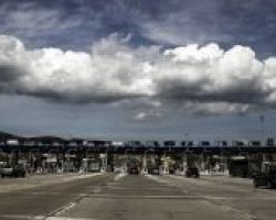 Απαγόρευση κυκλοφορίας: Drones, κιάλια νυχτερινής όρασης και έλεγχοι στα διόδια – Τα μέτρα και τα τσουχτερά πρόστιμα