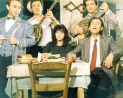 Ένας δεξιοτέχνης του μπουζουκιού και εκλεκτός τραγουδιστής στην Πέλλα Τηλεόραση. Ξεκίνησε από το Αρχοντικό Πέλλας και βρέθηκε στα μεγάλα μουσικά σαλόνια της Ευρώπης.