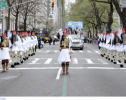 Η παρέλαση των τσολιάδων στη Νέα Υόρκη με το «Μακεδονία ξακουστή» -Το Μανχάταν γέμισε Ελληνες [εικόνες & βίντεο]