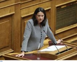 Κεραμέως: Αδιανόητη η επίθεση στον γυμνασιάρχη στην Πιερία -Είμαστε από την πρώτη στιγμή δίπλα του