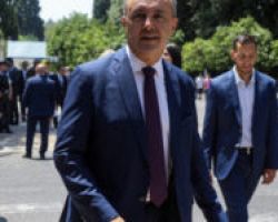 Χωρίς επίσημη τελετή η παράδοση – παραλαβή στο ΥΜΑΘ – Καράογλου: “Από σήμερα ξεκινάμε δουλειά” (VIDEO)
