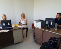 Η Θεοδώρα Τζάκρη έμπρακτα στο πλευρό των δανειοληπτών  Επισκέφτηκε σήμερα το Γραφείο Ενημέρωσης και Υποστήριξης Δανειοληπτών (ΓΕΥΔ) στην Έδεσσα