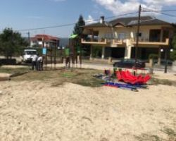 Τοποθετούνται τα όργανα των δύο (2) παιδικών χαρών που δημιουργήθηκαν στην Άρνισσα