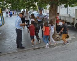 Ενημερωτικά φυλλάδια μοίρασαν αστυνομικοί σε γονείς και μαθητές Δημοτικών Σχολείων της Κ. Μακεδονίας