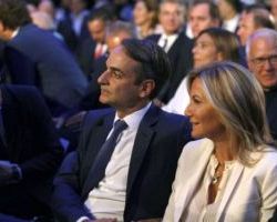 Στο Βελλίδειο ο Κυριάκος Μητσοτάκης-θερμή υποδοχή – Ασφυκτικά γεμάτη η αίθουσα (ΦΩΤΟ)