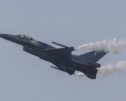 Πιλότος F-16 στην παρέλαση: «Τούτος εδώ ο λαός δεν γονατίζει παρά μονάχα μπροστά στους νεκρούς του»