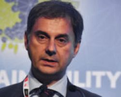 Θεοχάρης: Ζούμε σε μια κινούμενη άμμο -Χρειάζεται ιδιαίτερο πακέτο στήριξης για τον τουρισμό