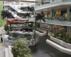 Αρση μέτρων – 3ο στάδιο: Με αποστάσεις, μάσκες και αντισηπτικά άνοιξαν σχολεία και εμπορικά κέντρα