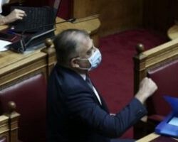 Θεοδωρικάκος: Δωρεάν οι μάσκες για τους μαθητές σε όλα τα σχολεία στην Ελλάδα
