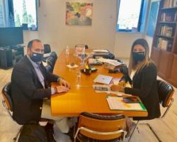 Επικοινωνία Λάκη Βασιλειάδη με Σοφία Ζαχαράκη για τα σχολεία της Πέλλας