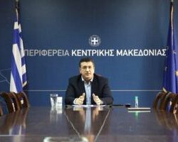 Η Περιφέρεια Κεντρικής Μακεδονίας διασφάλισε τη λειτουργία δυο δομών που εξυπηρετούν 2.700 άστεγους της Θεσσαλονίκης με την υπογραφή της σχετικής απόφασης από τον Α. Τζιτζικώστα