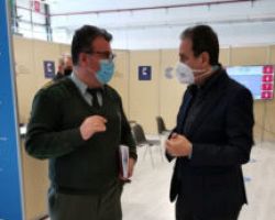 Επίσκεψη του Προέδρου του Ιατρικού Συλλόγου Θεσσαλονίκης στο μεγαλύτερο εμβολιαστικό κέντρο της χώρας, κατά την πρώτη ημέρα λειτουργίας του, στις εγκαταστάσεις της HELEXPO-ΔΕΘ