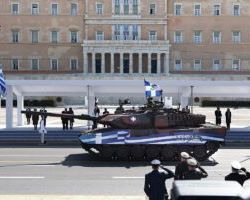 25η Μαρτίου: Δέος από την μεγαλειώδη στρατιωτική παρέλαση – Εντυπωσιακές εικόνες