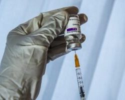 Ρεκόρ ραντεβού εμβολιασμών για τους 30αρηδες, τα επόμενα βήματα προς την «ελευθερία»