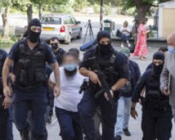 Μόνη Πετράκη: Νέα προθεσμία να απολογηθεί έλαβε ο ιερέας που πέταξε το βιτριόλι