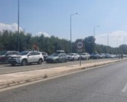 Ουρές χιλιομέτρων  στα σύνορα με τη Βουλγαρία .