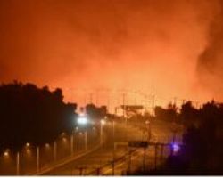 Μαλακάσα: Η φωτιά καίει πυκνό δάσος -Εντολή εκκένωσης σε Μαρκόπουλο,